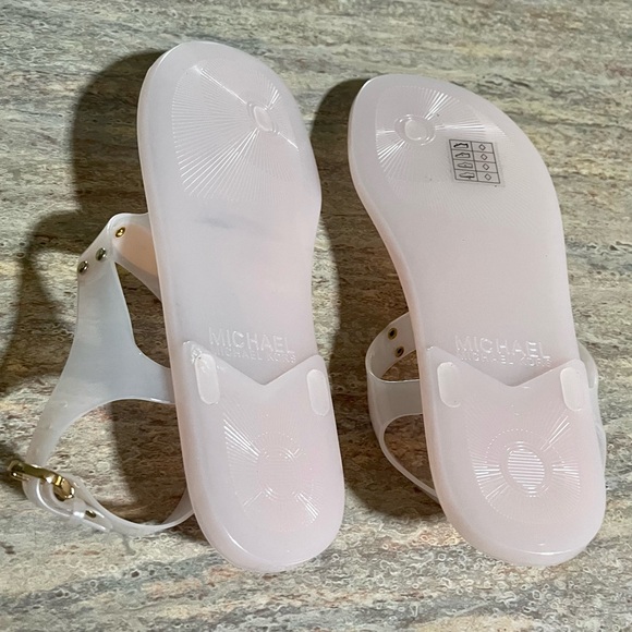 Michael Kors Jelly Light Pink Thong Strapped Women's Sandals with Gold Accents - Picture 13 of 13